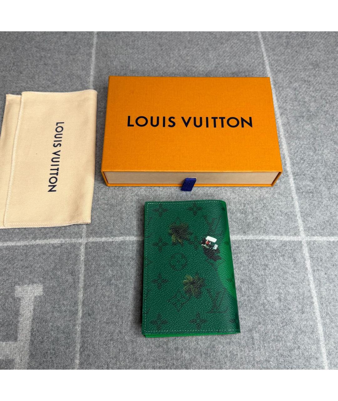 LOUIS VUITTON Зеленая визитница, фото 3