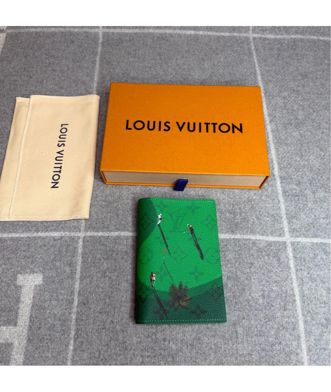 LOUIS VUITTON Зеленая визитница, фото 2