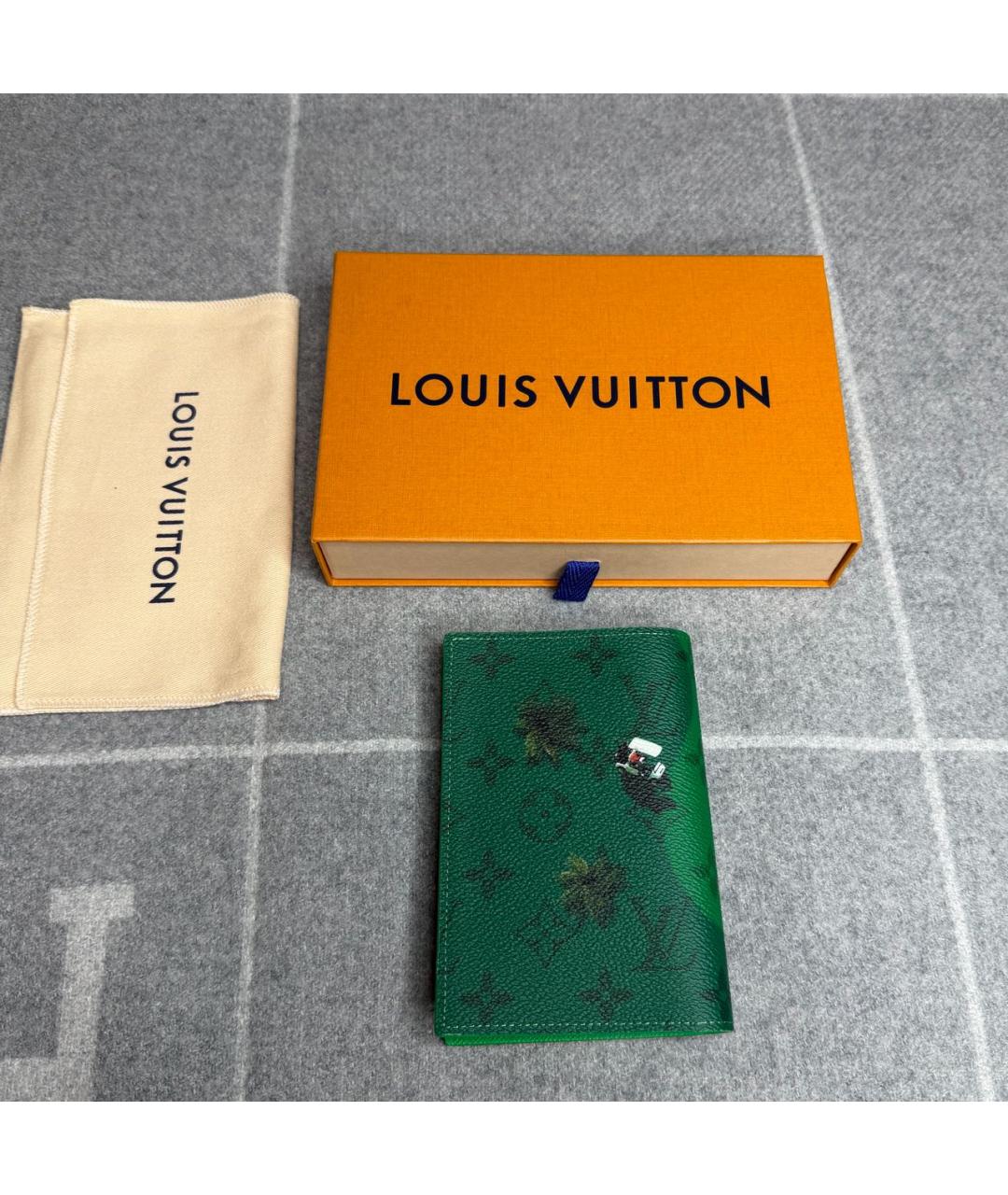 LOUIS VUITTON Зеленый кардхолдер, фото 3