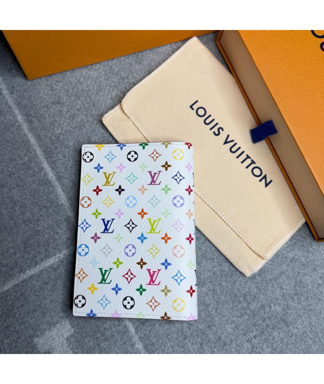 LOUIS VUITTON Белая визитница, фото 3