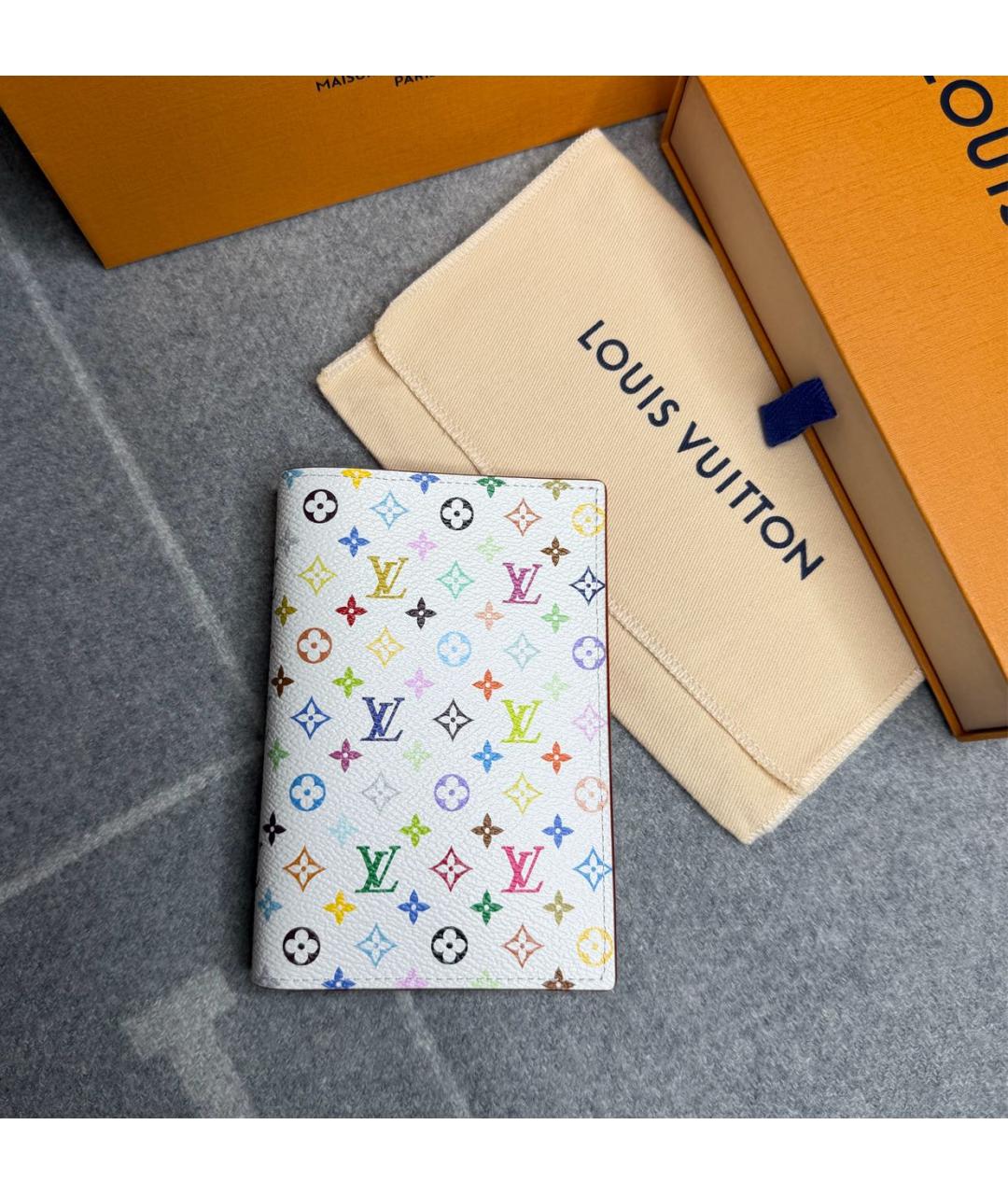 LOUIS VUITTON Белая визитница, фото 2