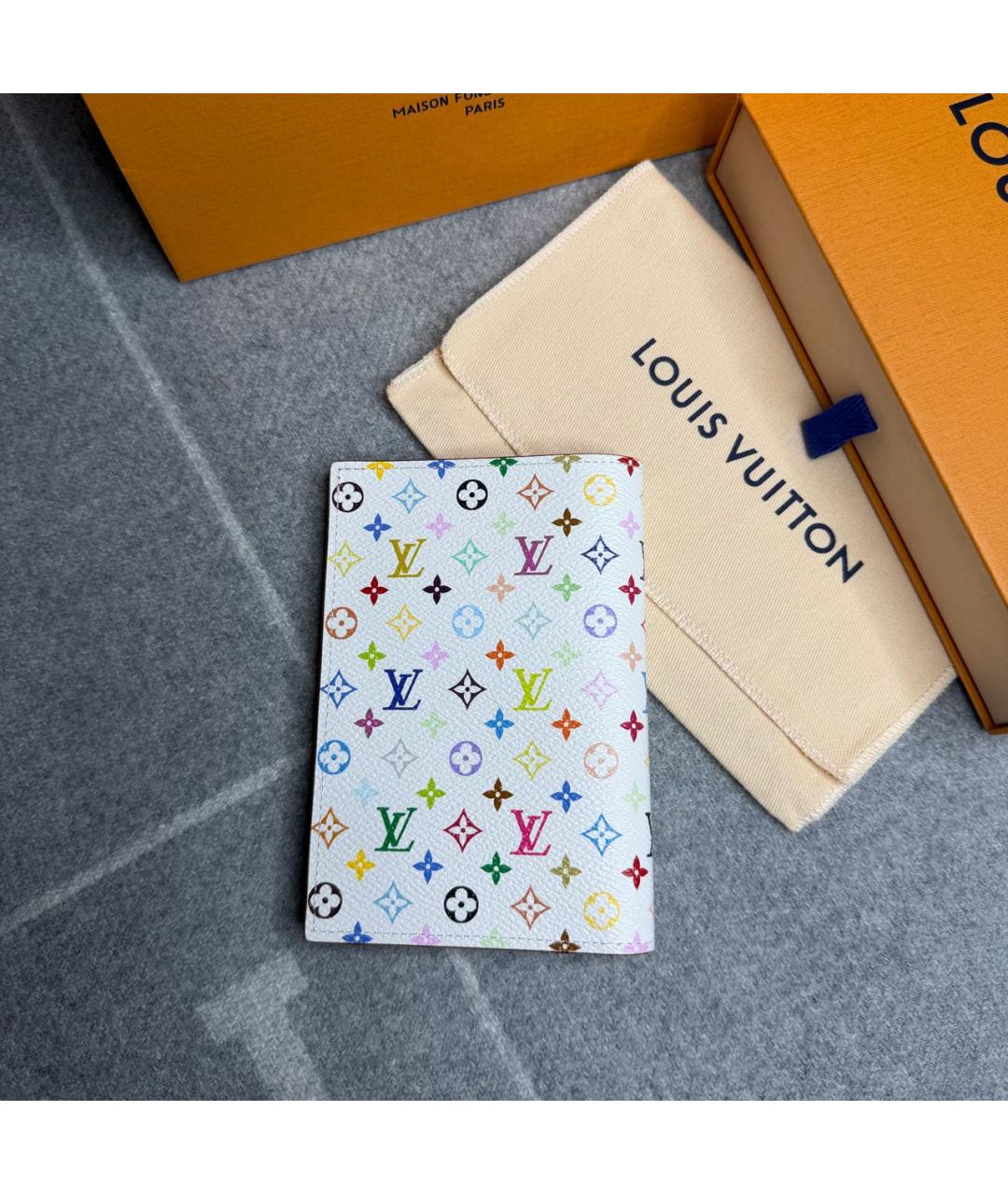 LOUIS VUITTON Белая визитница, фото 3