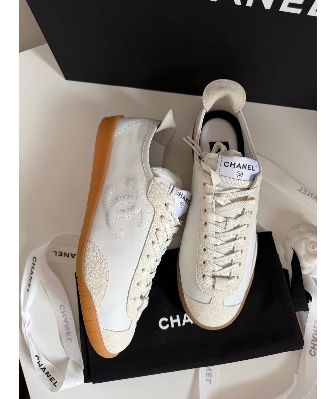 CHANEL Белые кожаные кеды, фото 2