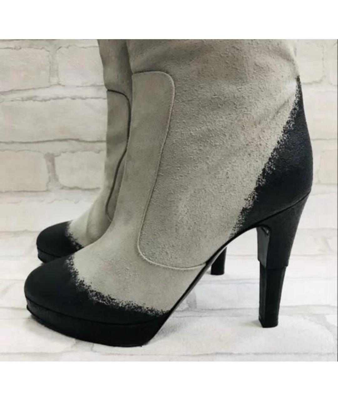 CHANEL Серые замшевые сапоги, фото 2