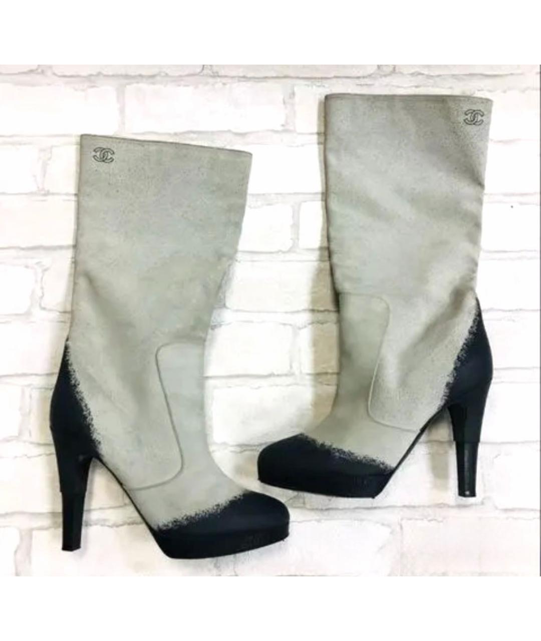CHANEL Серые замшевые сапоги, фото 3