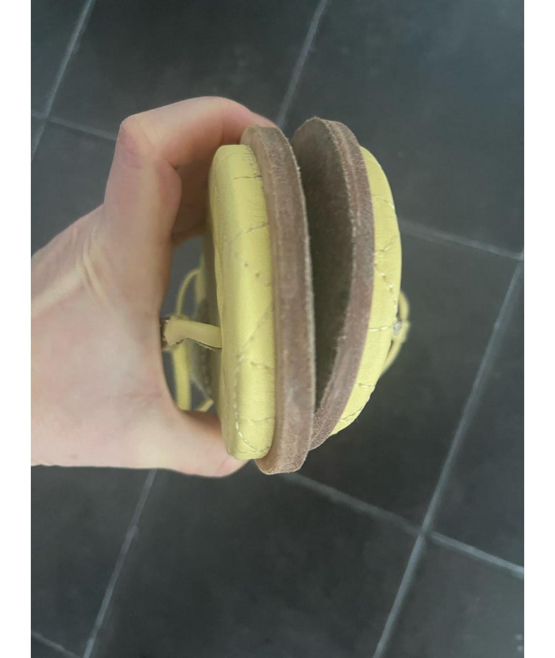 CHANEL Желтые кожаные сандалии, фото 5