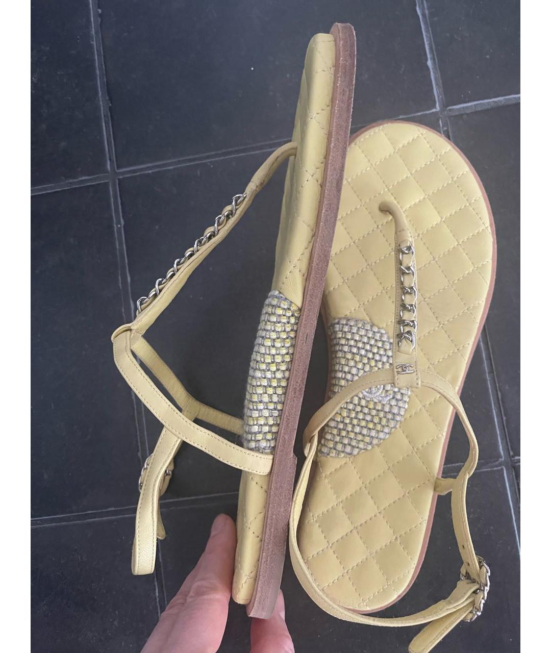 CHANEL Желтые кожаные сандалии, фото 3