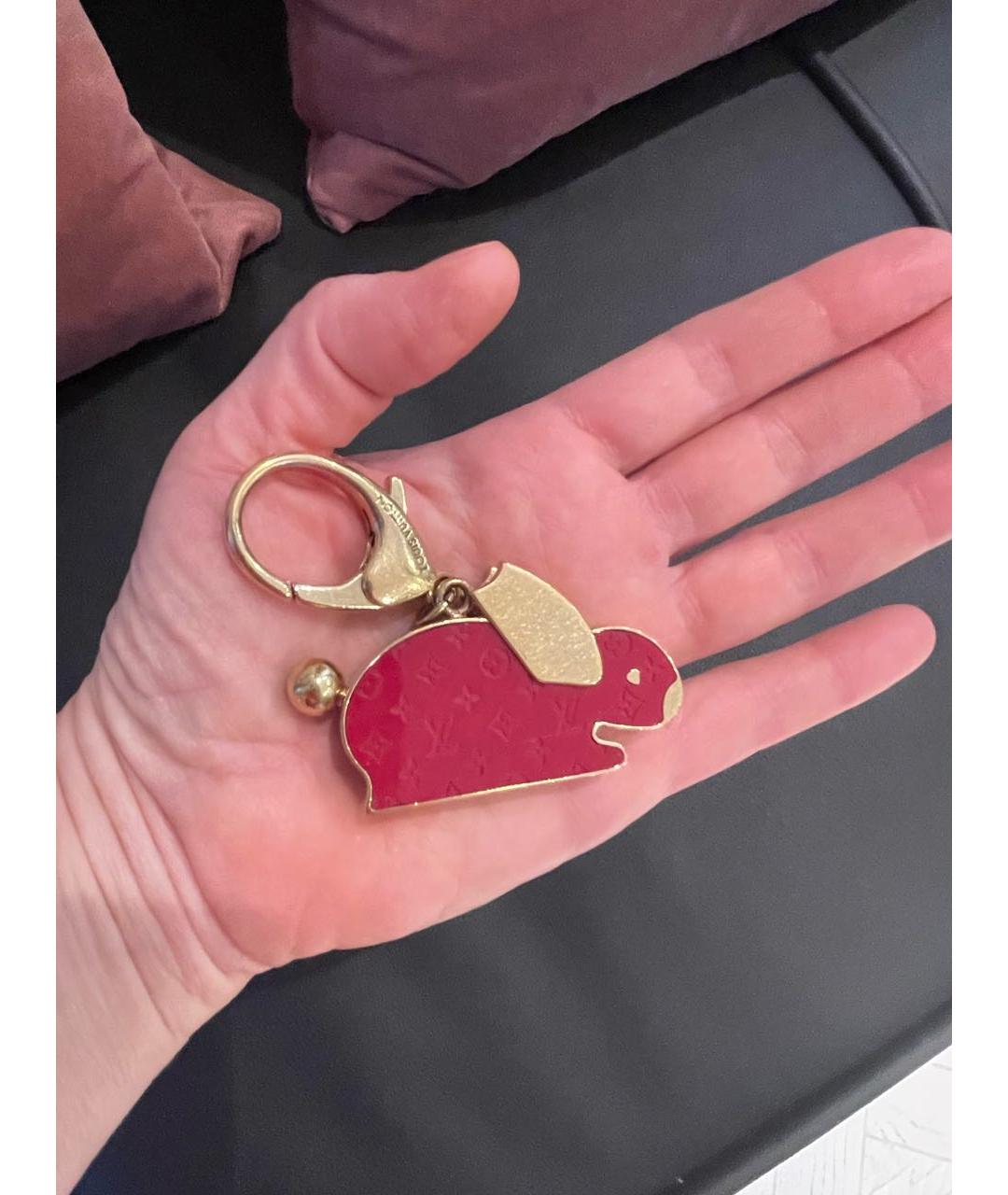 LOUIS VUITTON Красный брелок, фото 2