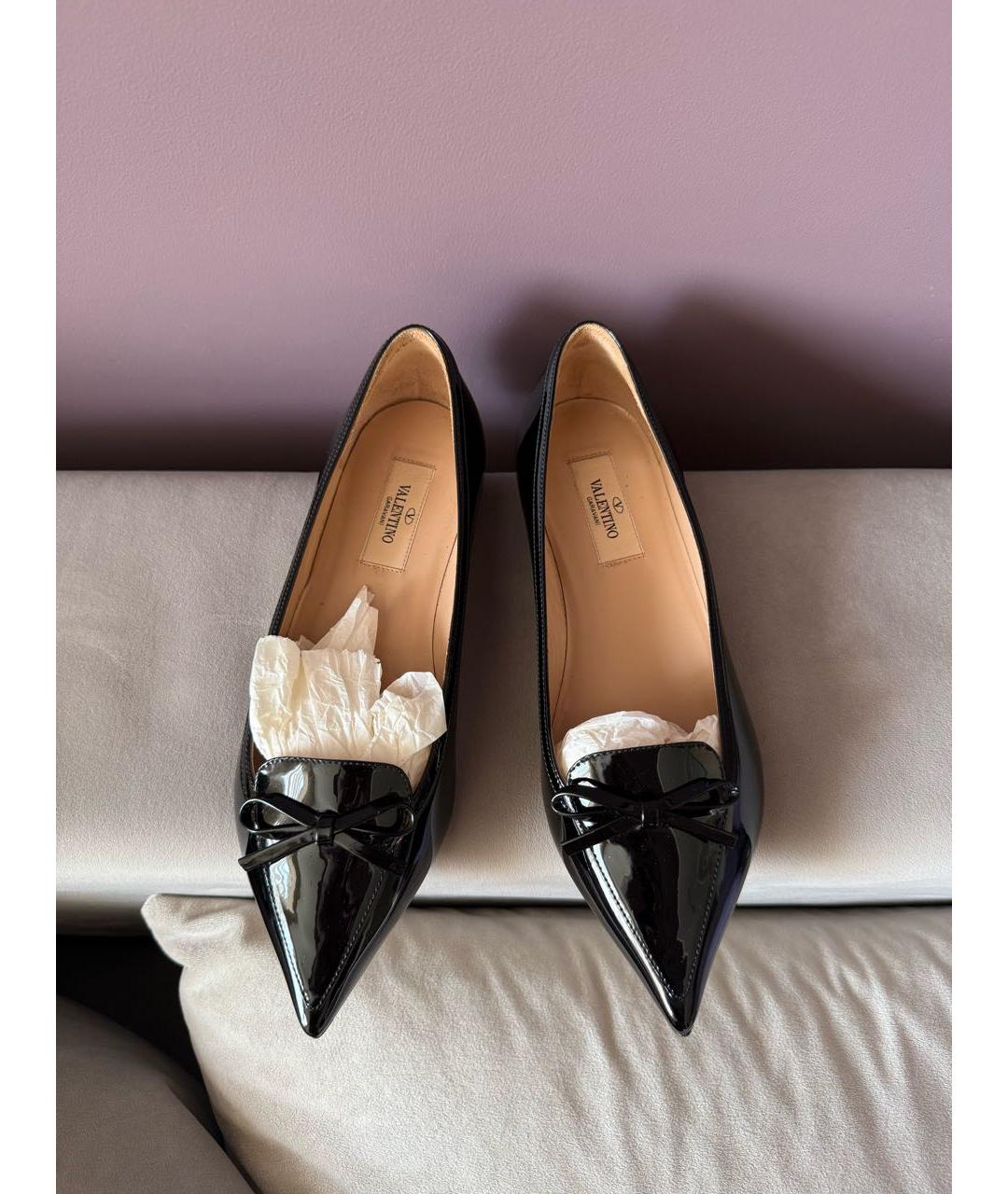 VALENTINO Черные балетки из лакированной кожи, фото 3