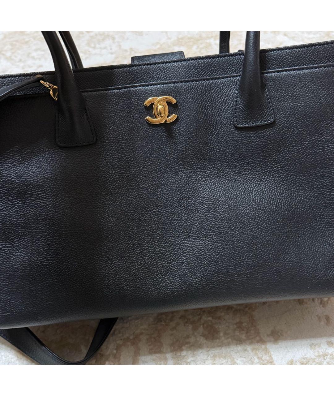 CHANEL Черная кожаная сумка тоут, фото 3