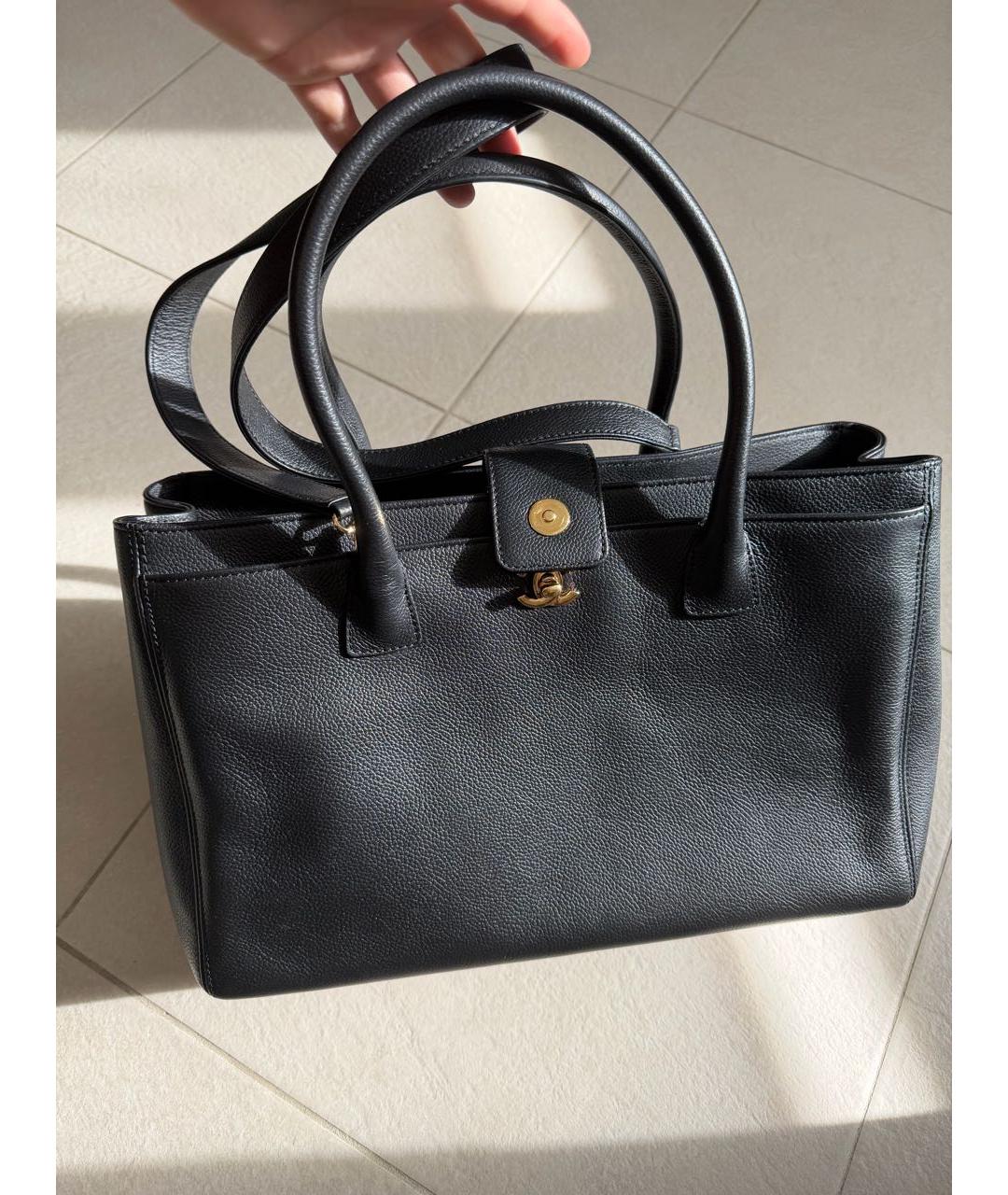 CHANEL Черная кожаная сумка тоут, фото 2