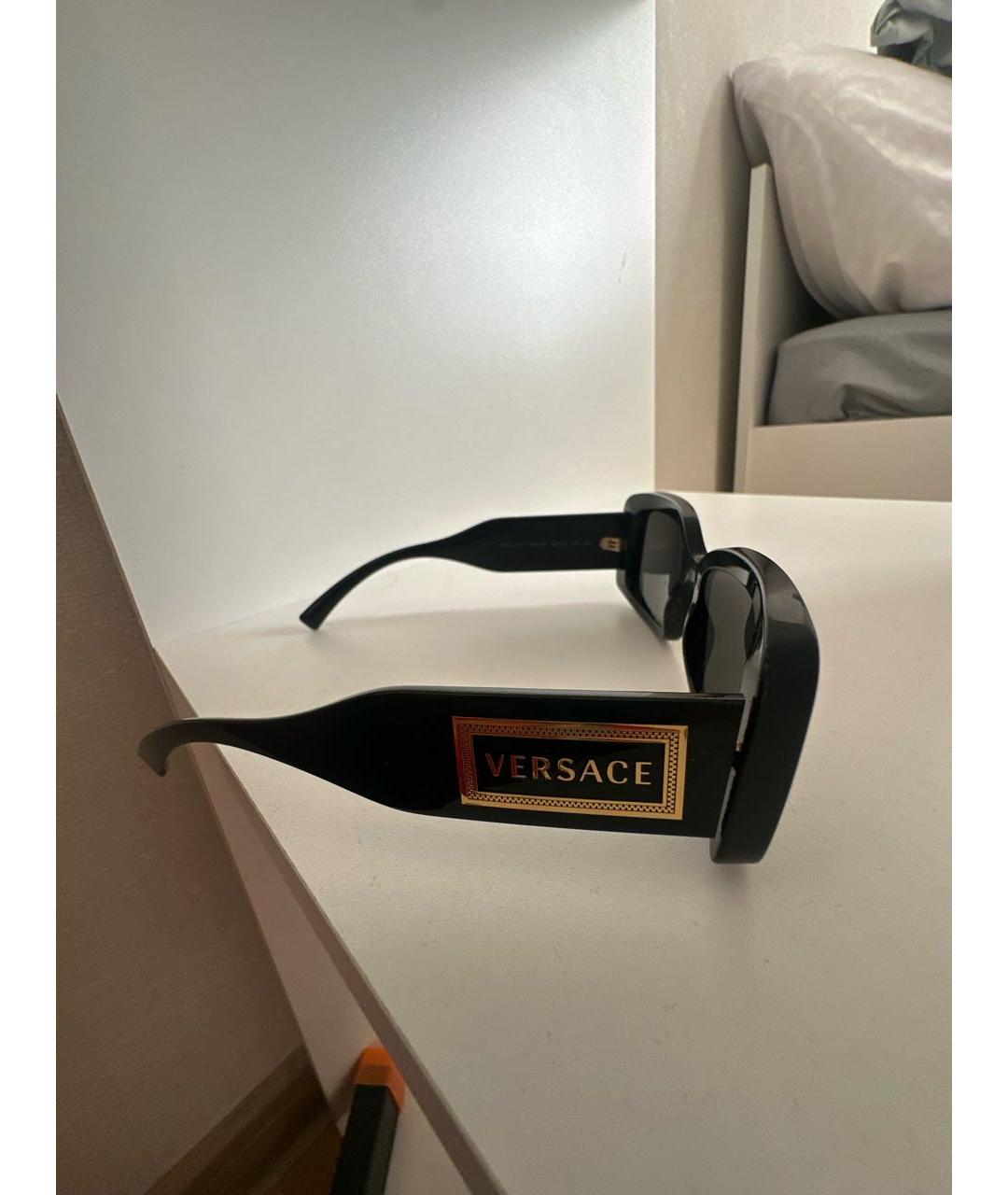 VERSACE Черные пластиковые солнцезащитные очки, фото 3