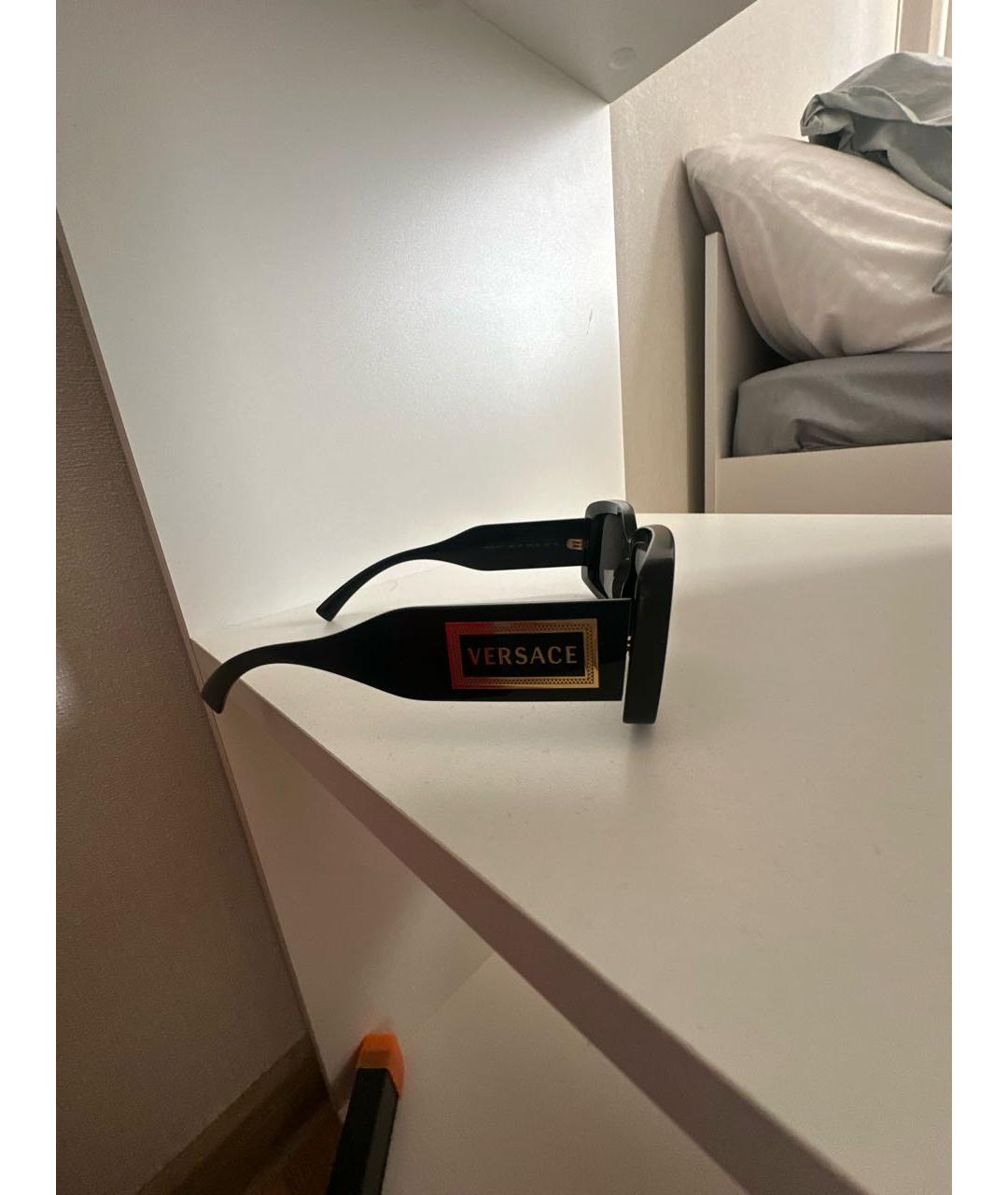 VERSACE Черные пластиковые солнцезащитные очки, фото 2