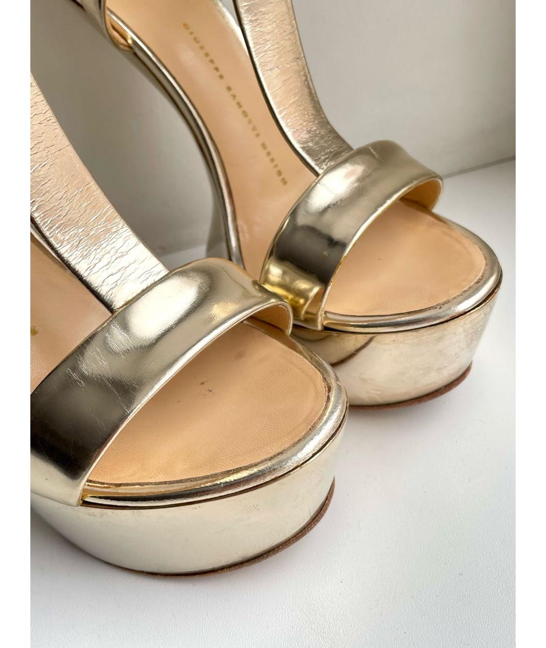 GIUSEPPE ZANOTTI DESIGN Золотые босоножки из лакированной кожи, фото 5