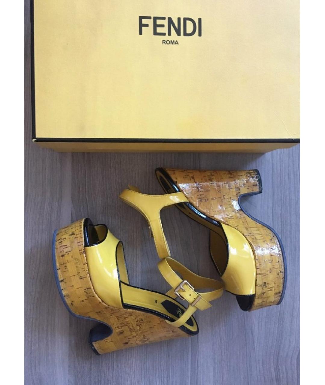 FENDI Желтые босоножки из лакированной кожи, фото 6