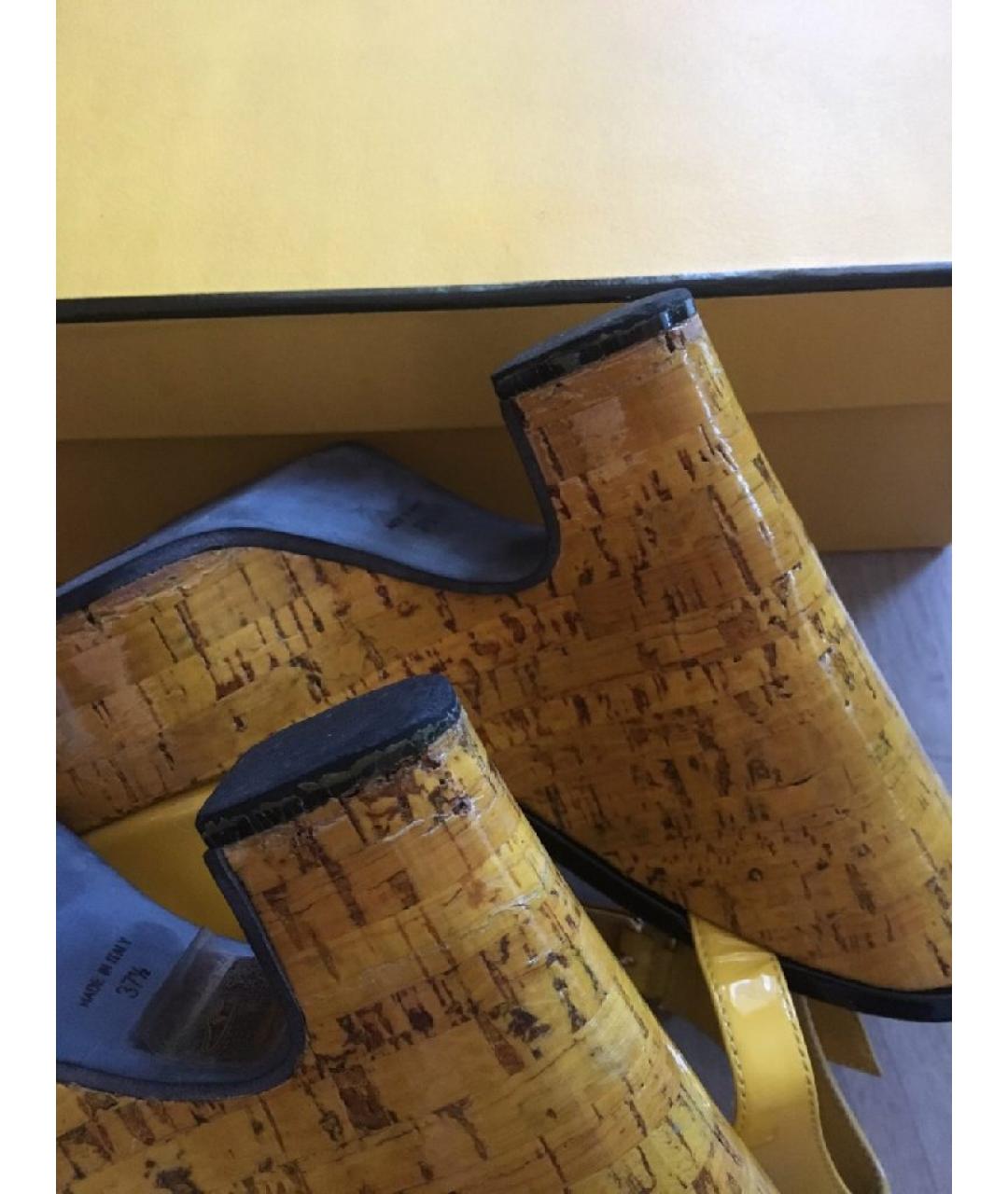 FENDI Желтые босоножки из лакированной кожи, фото 5