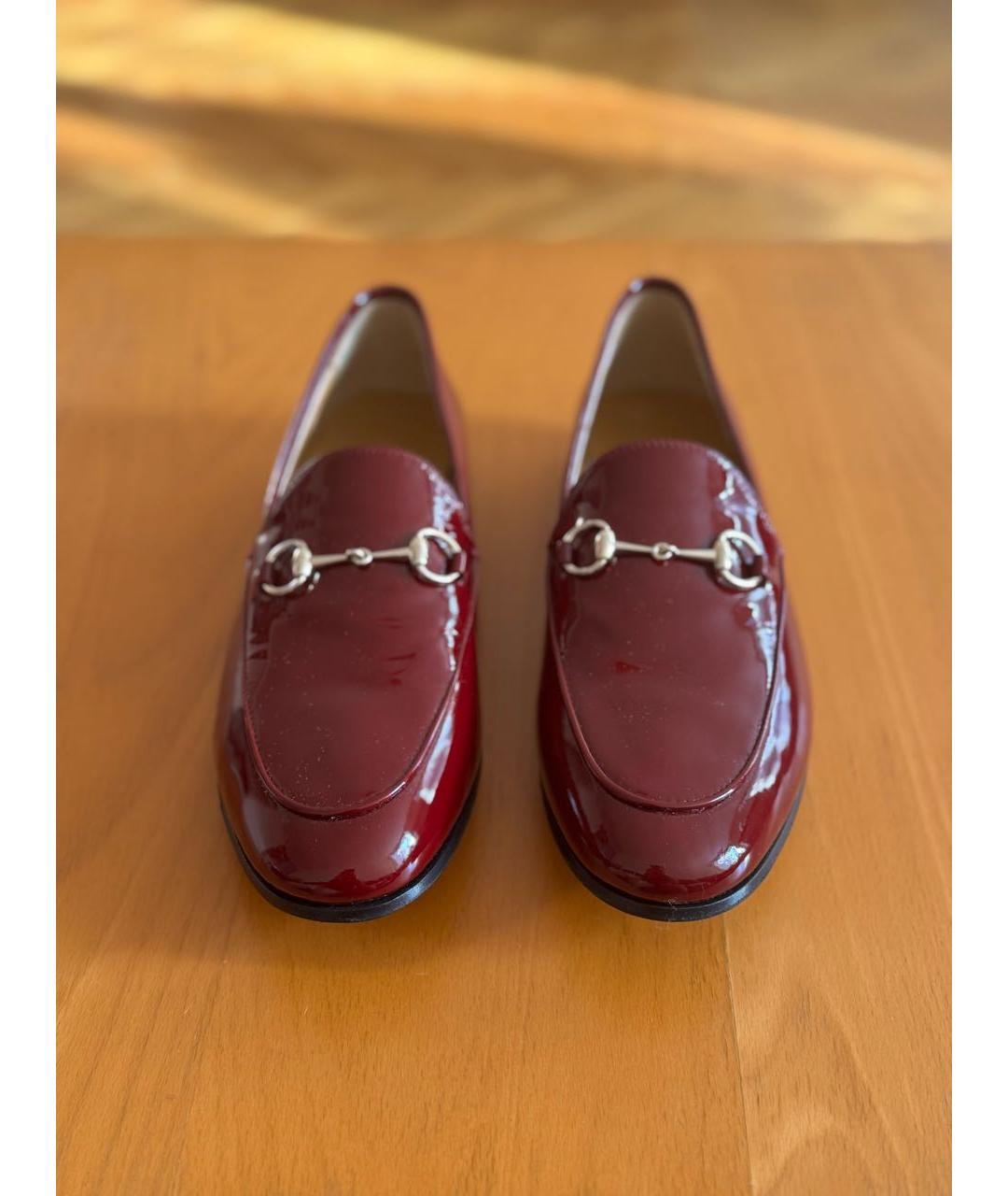 GUCCI Бордовые лоферы из лакированной кожи, фото 2
