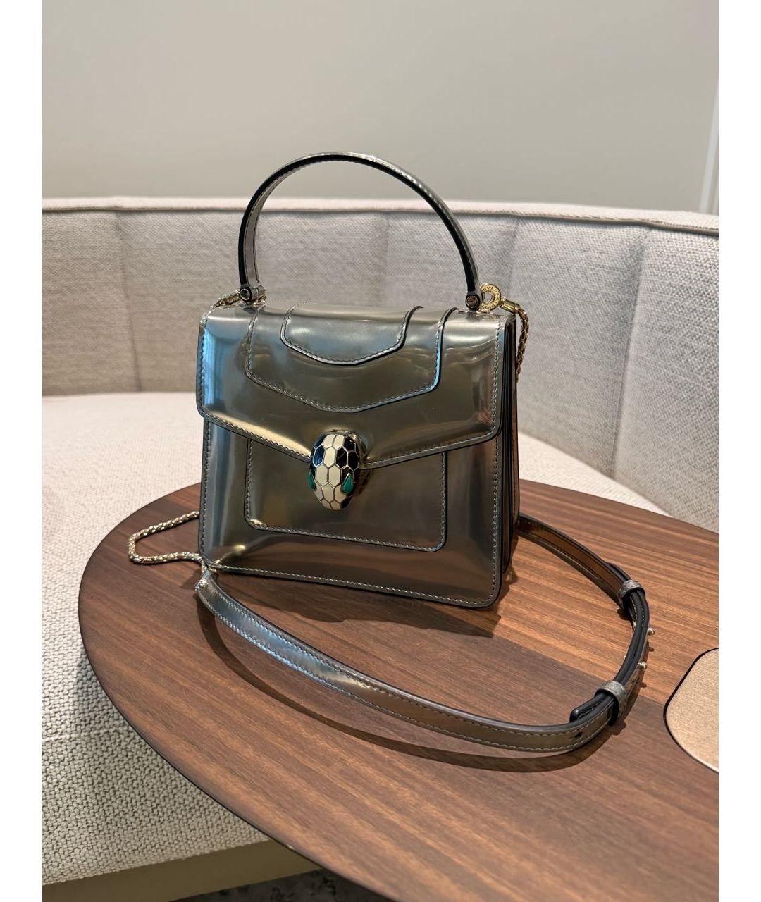BVLGARI Серебряная сумка с короткими ручками из лакированной кожи, фото 2