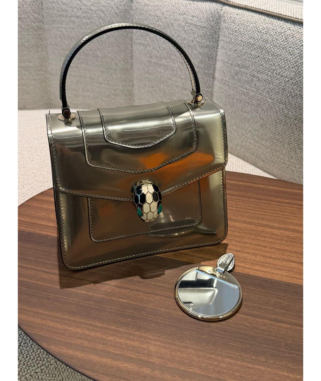 BVLGARI Серебряная сумка с короткими ручками из лакированной кожи, фото 5