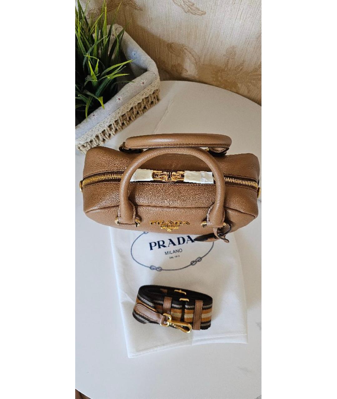 PRADA Коричневая кожаная сумка с короткими ручками, фото 5