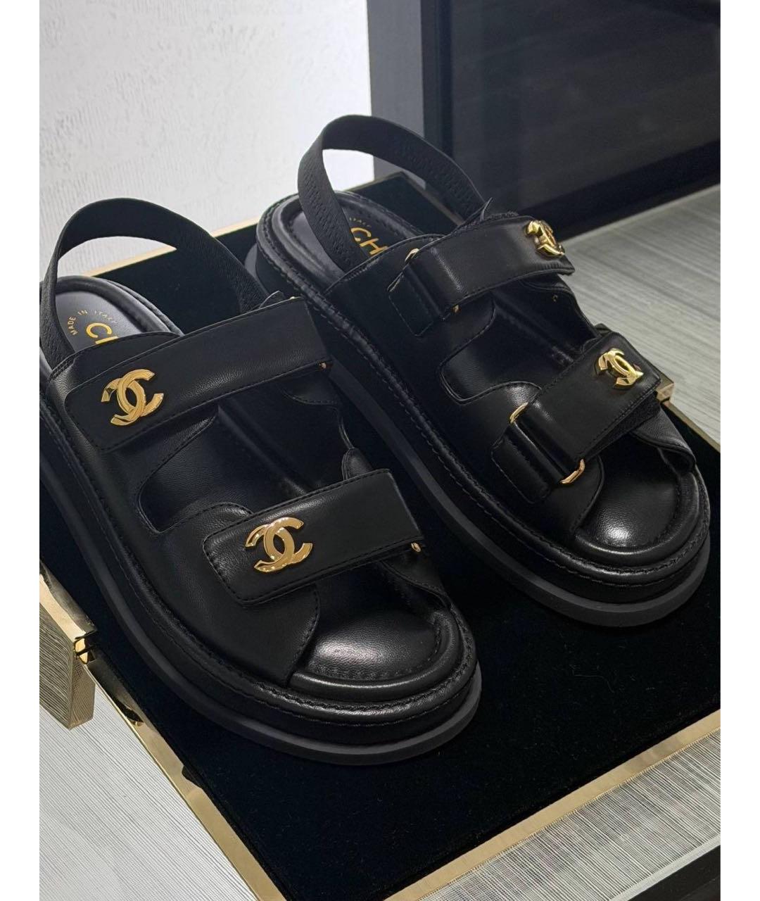 CHANEL Черные кожаные сандалии, фото 2
