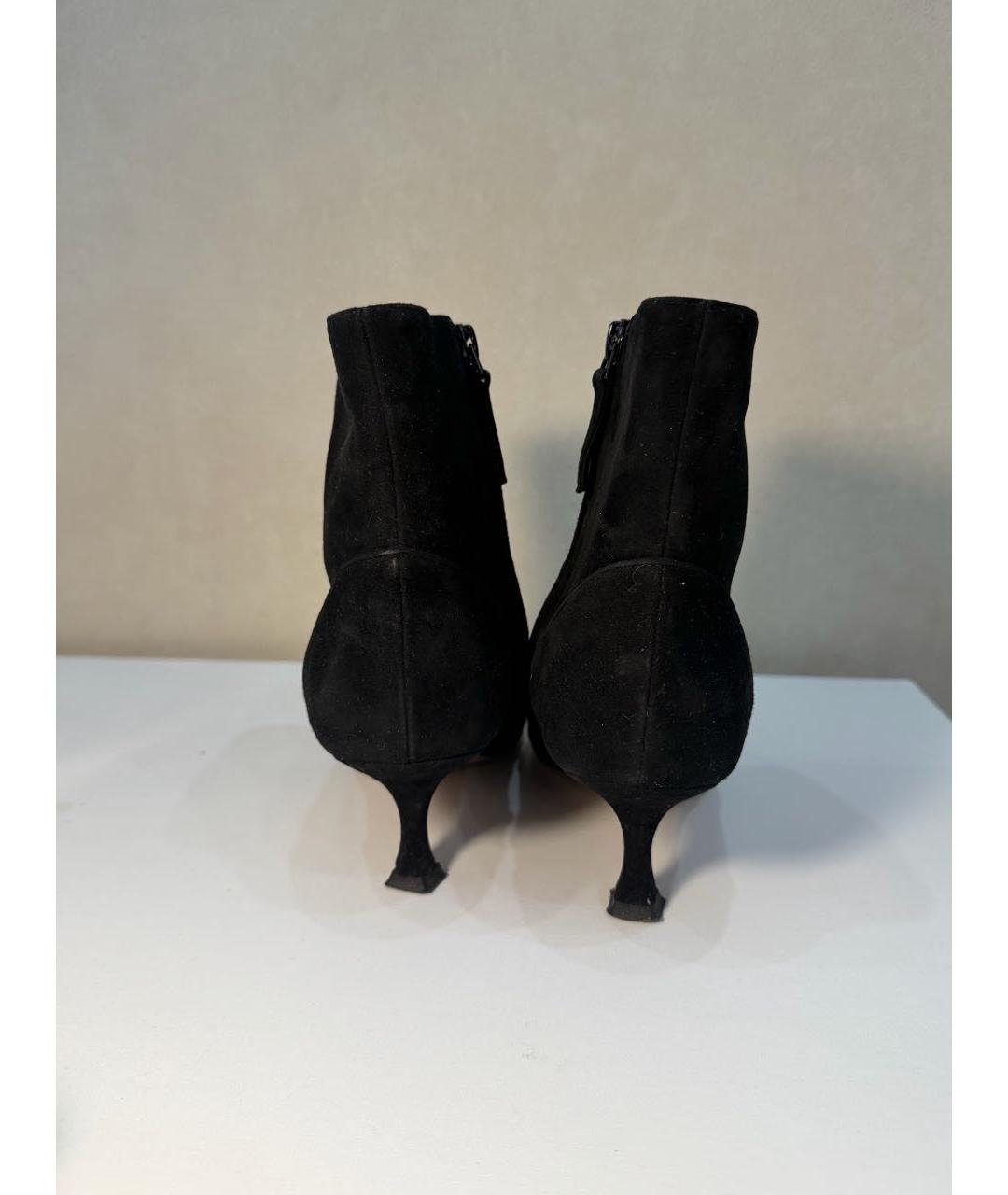MANOLO BLAHNIK Черные замшевые ботильоны, фото 4