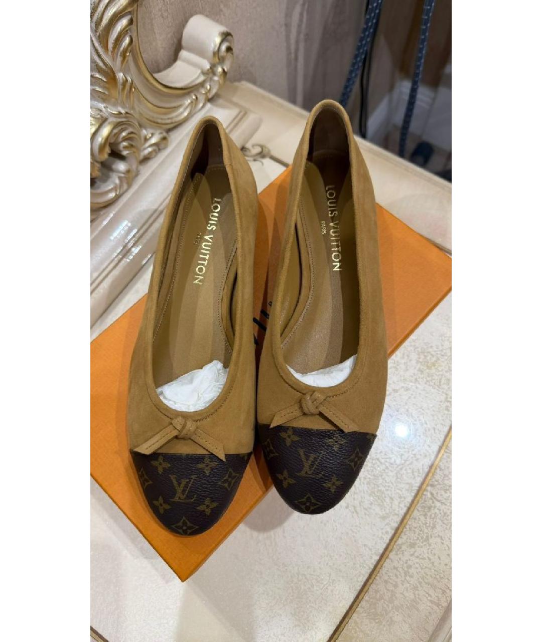LOUIS VUITTON Бежевые замшевые балетки, фото 3