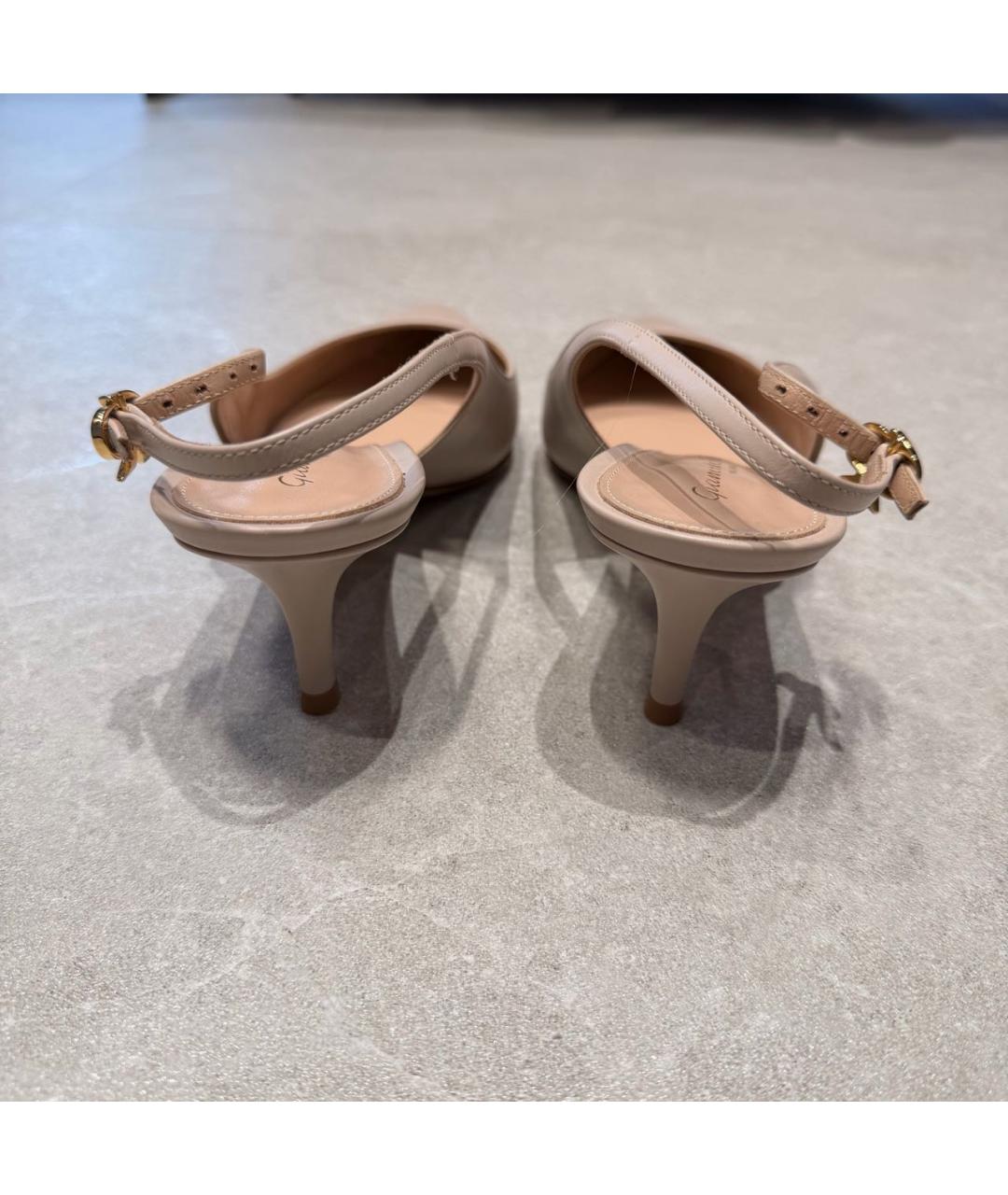 GIANVITO ROSSI Бежевые кожаные лодочки на низком каблуке, фото 4