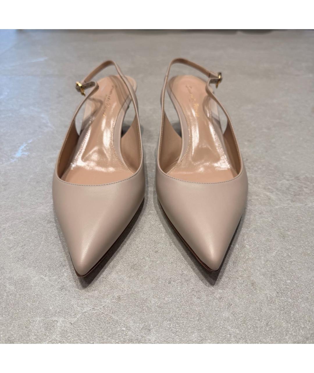 GIANVITO ROSSI Бежевые кожаные лодочки на низком каблуке, фото 2