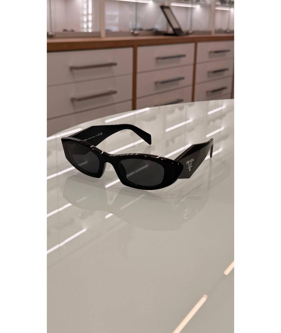 PRADA Черные пластиковые солнцезащитные очки, фото 2