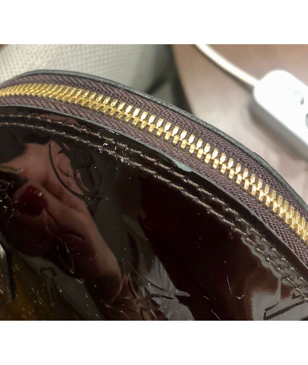 LOUIS VUITTON Бордовая сумка тоут из лакированной кожи, фото 8