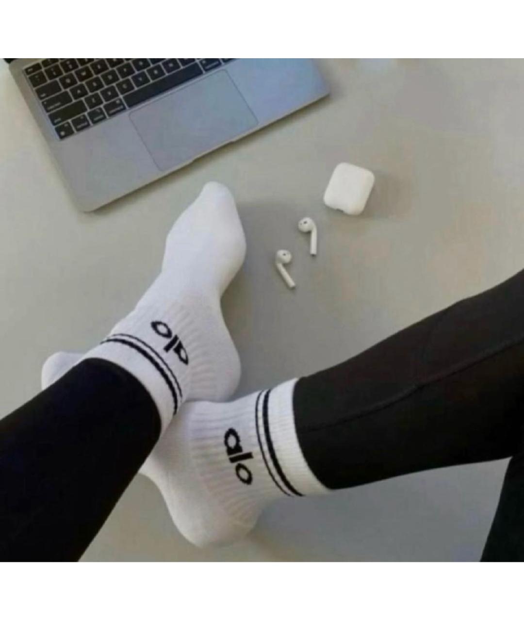 ALO YOGA Белые носки, чулки и колготы, фото 5