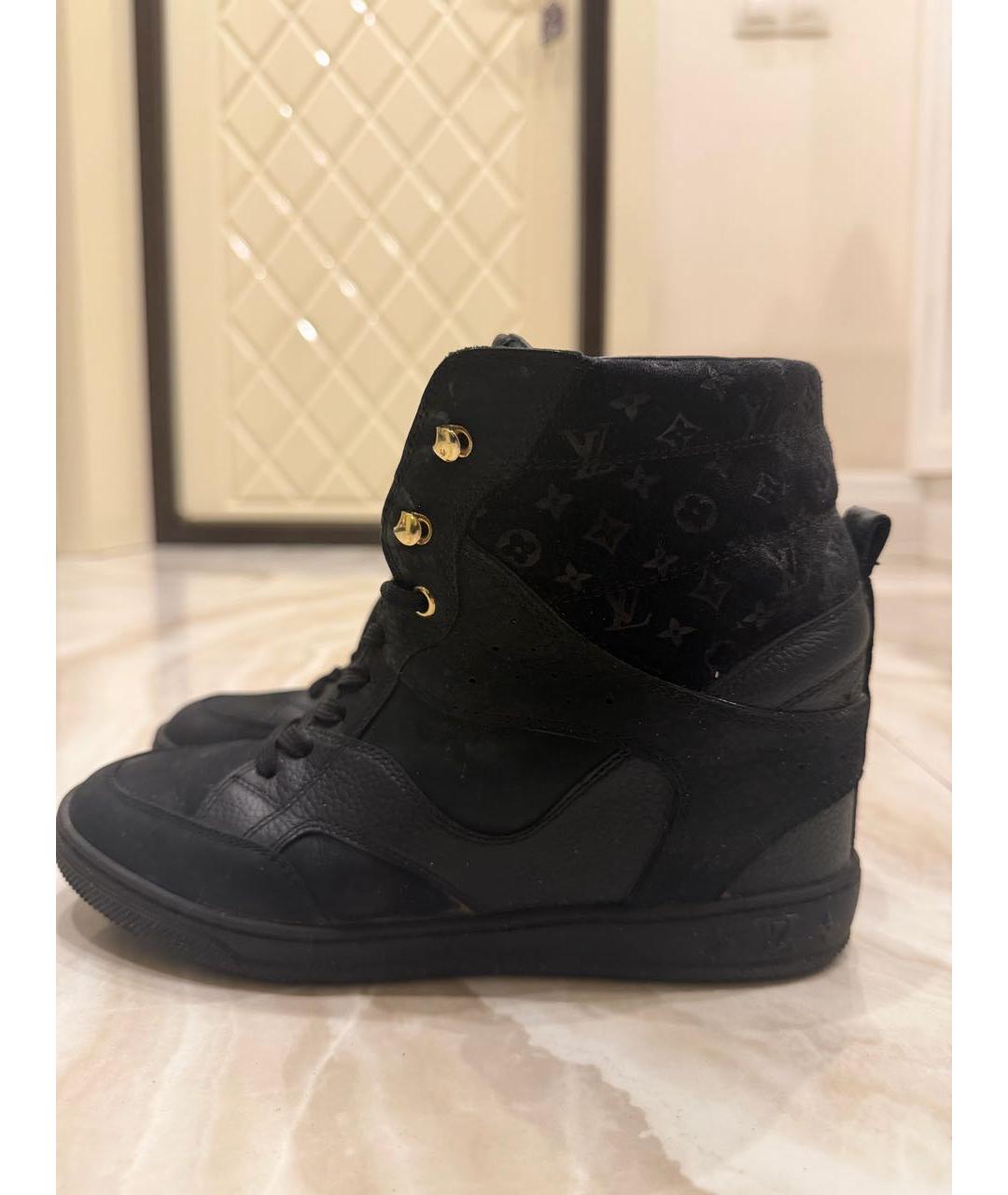 LOUIS VUITTON Черные замшевые ботинки, фото 4