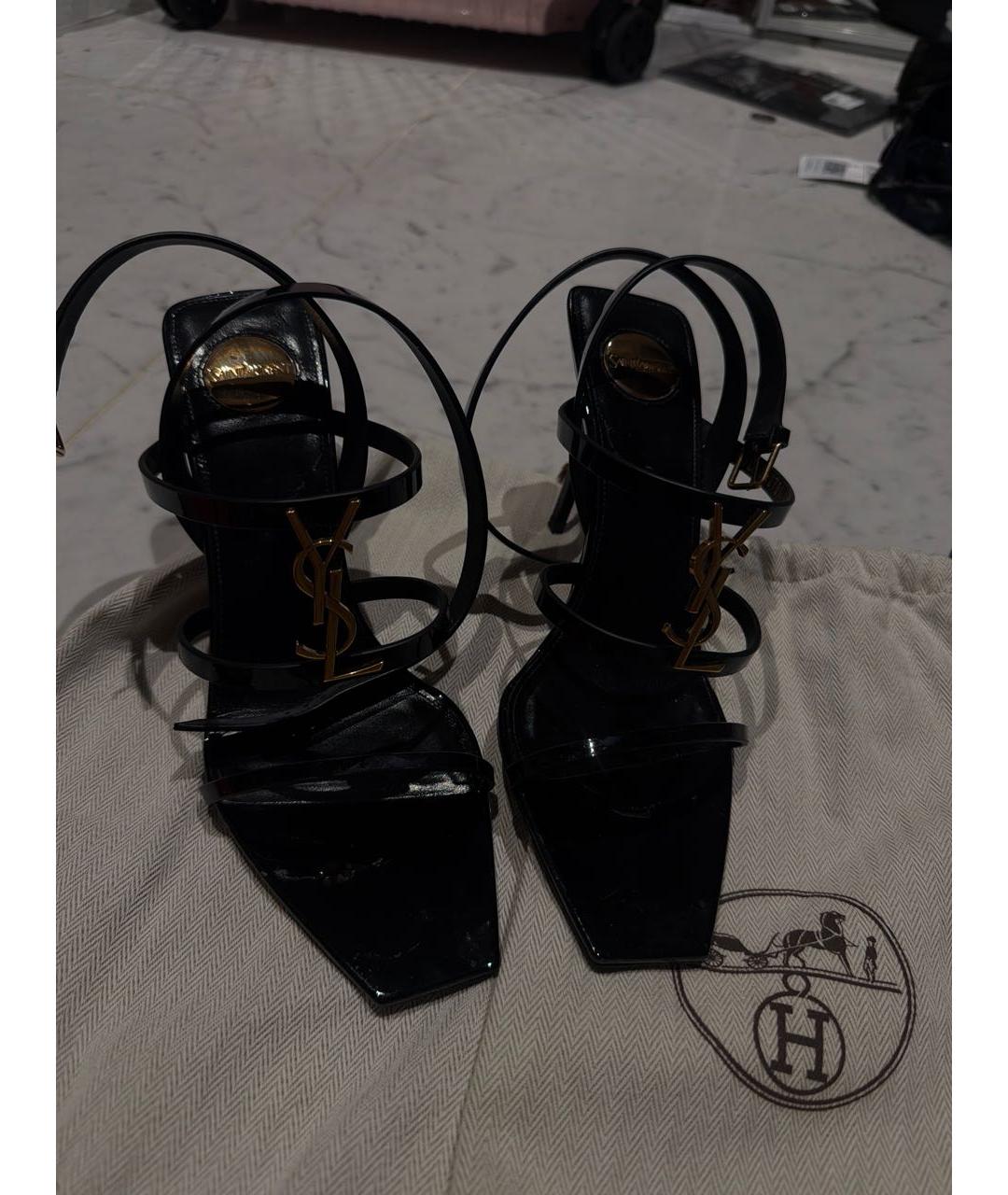 SAINT LAURENT Черные босоножки из лакированной кожи, фото 2