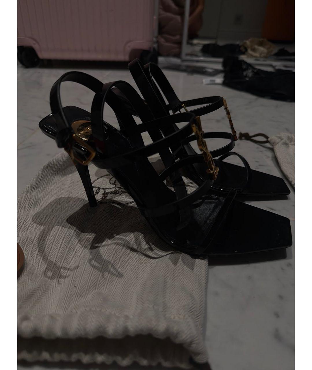 SAINT LAURENT Черные босоножки из лакированной кожи, фото 3