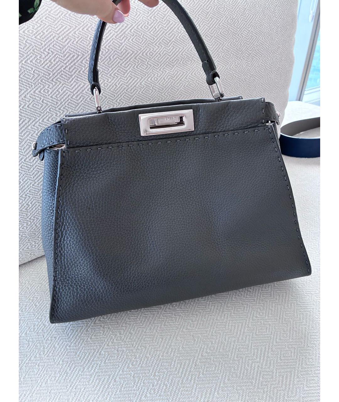 FENDI Серая кожаная сумка с короткими ручками, фото 3