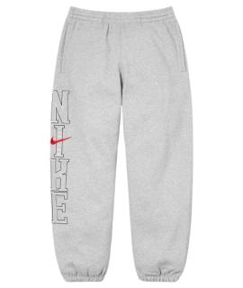 SUPREME Спортивные брюки и шорты