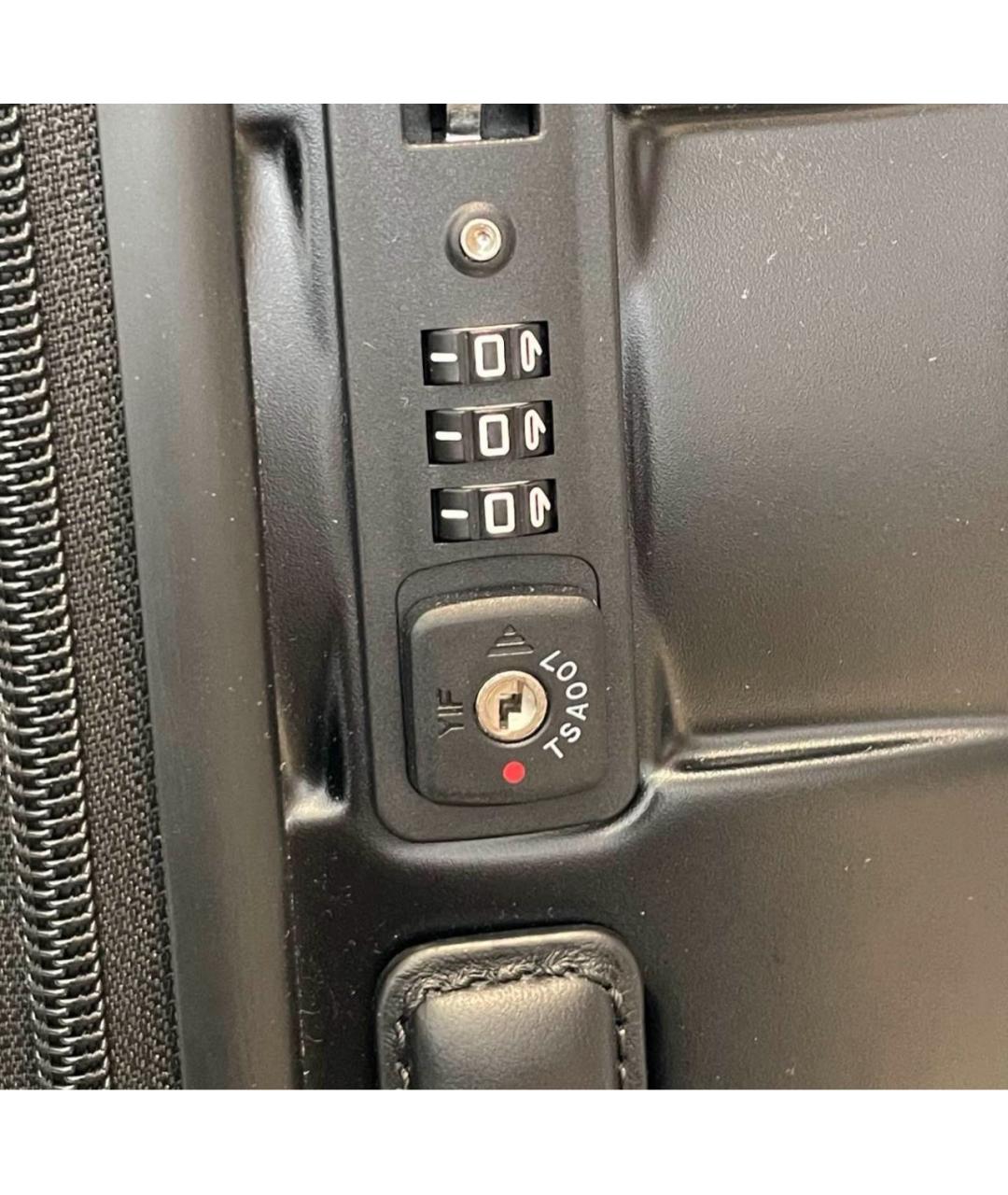 BOTTEGA VENETA Черный кожаный чемодан, фото 7