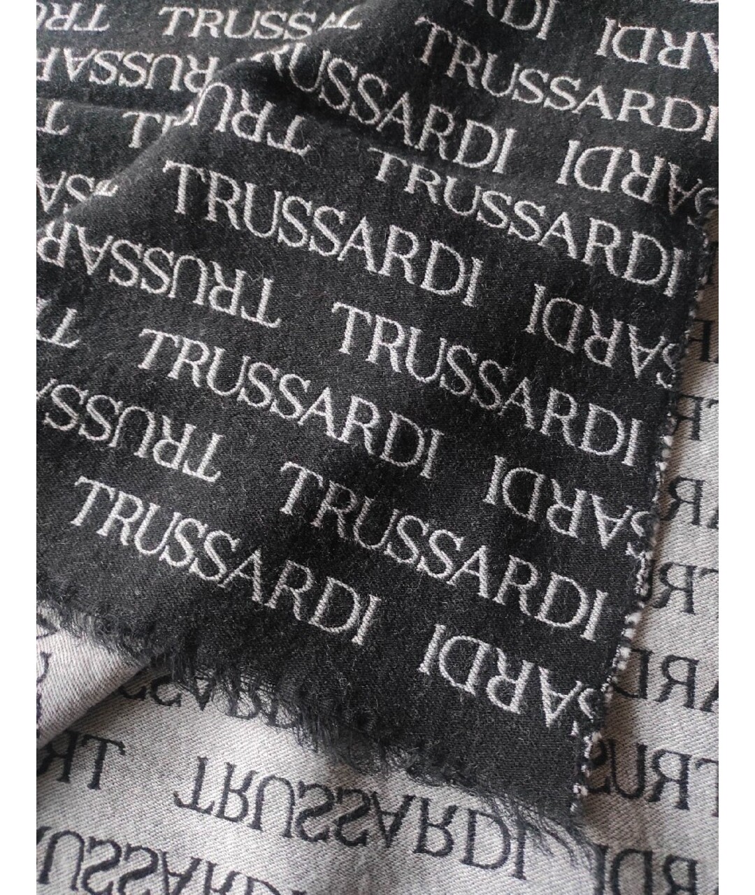 TRUSSARDI Черный кашемировый шарф, фото 3
