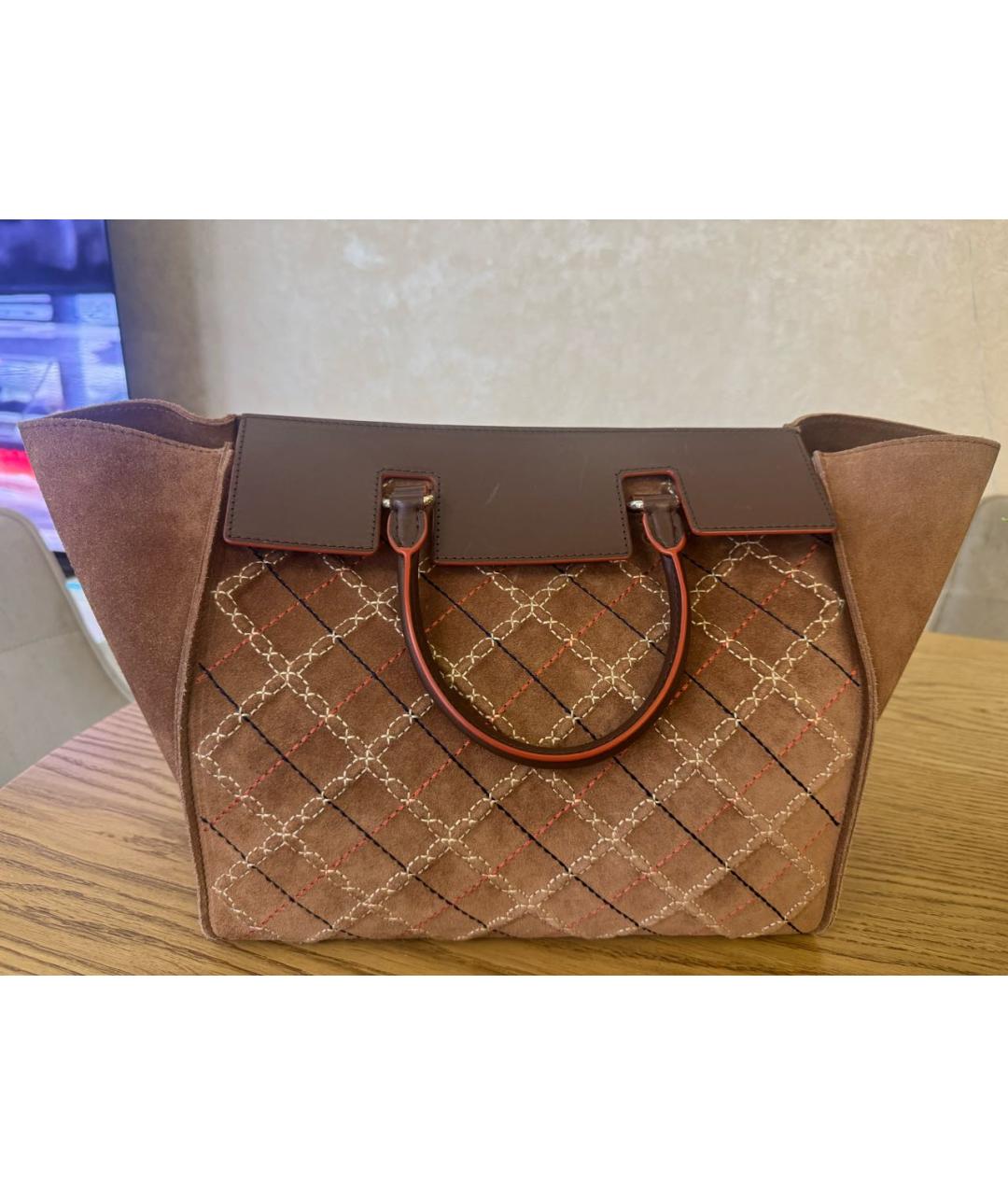 CAROLINA HERRERA Коричневая замшевая сумка с короткими ручками, фото 6