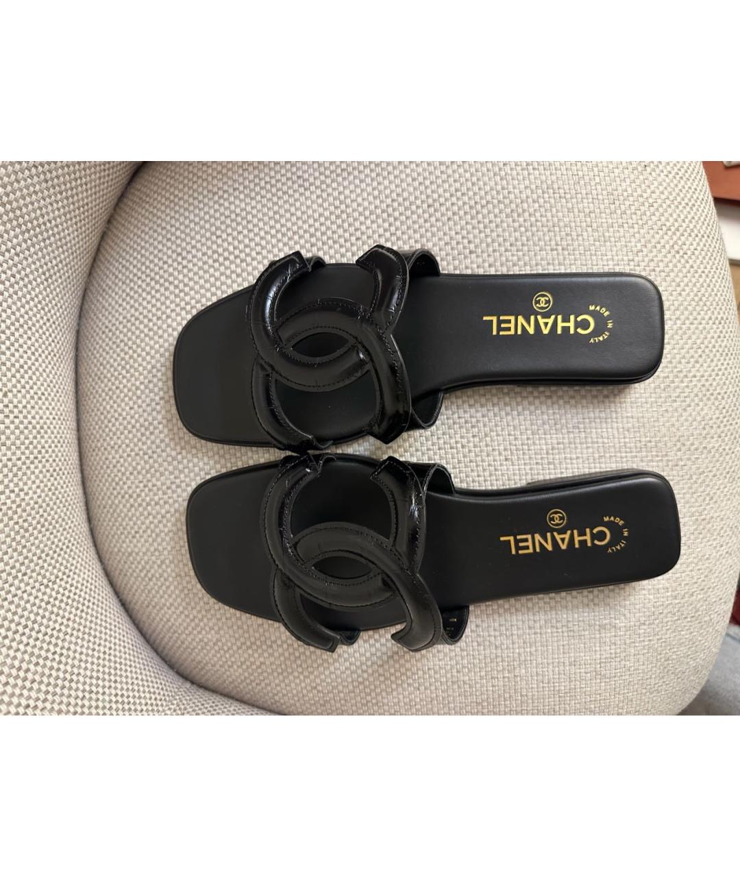 CHANEL Черные кожаные шлепанцы, фото 2