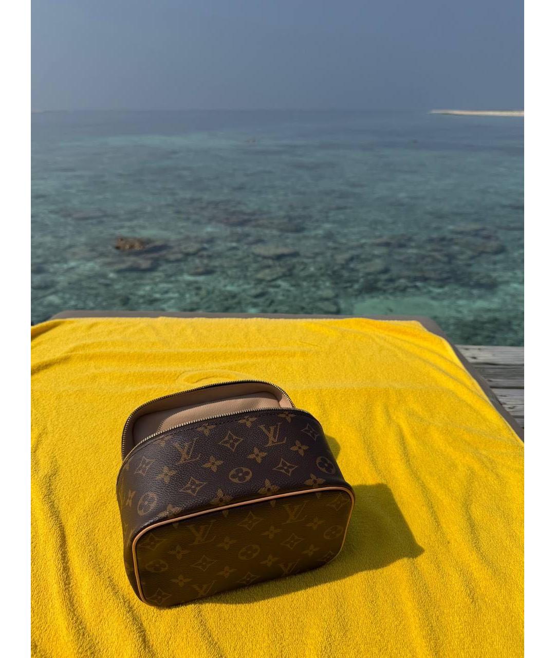 LOUIS VUITTON Коричневая косметичка, фото 7