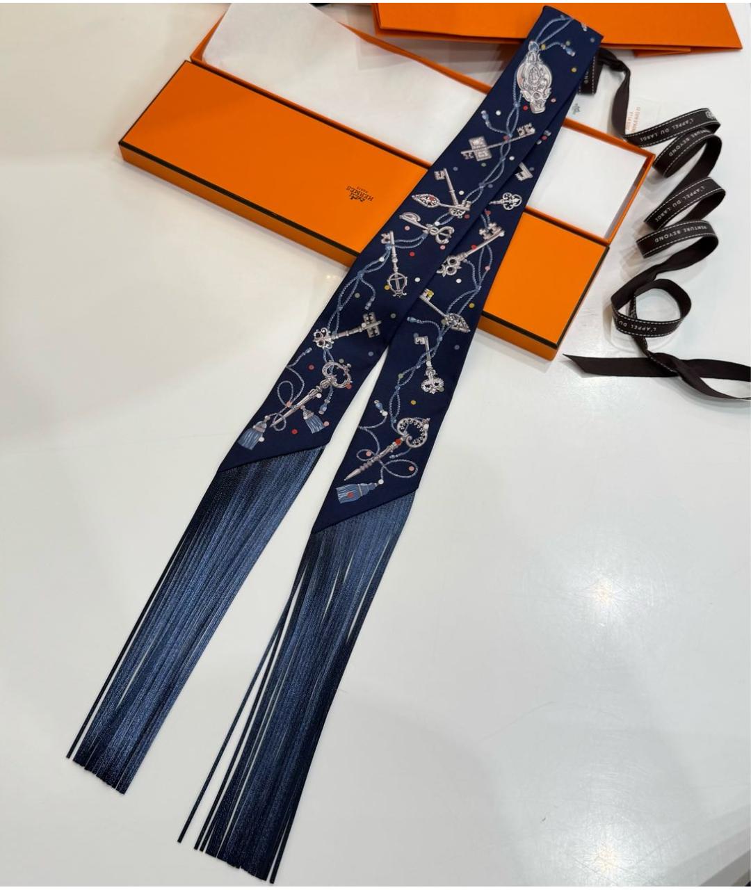 HERMES Темно-синий шелковый платок, фото 4