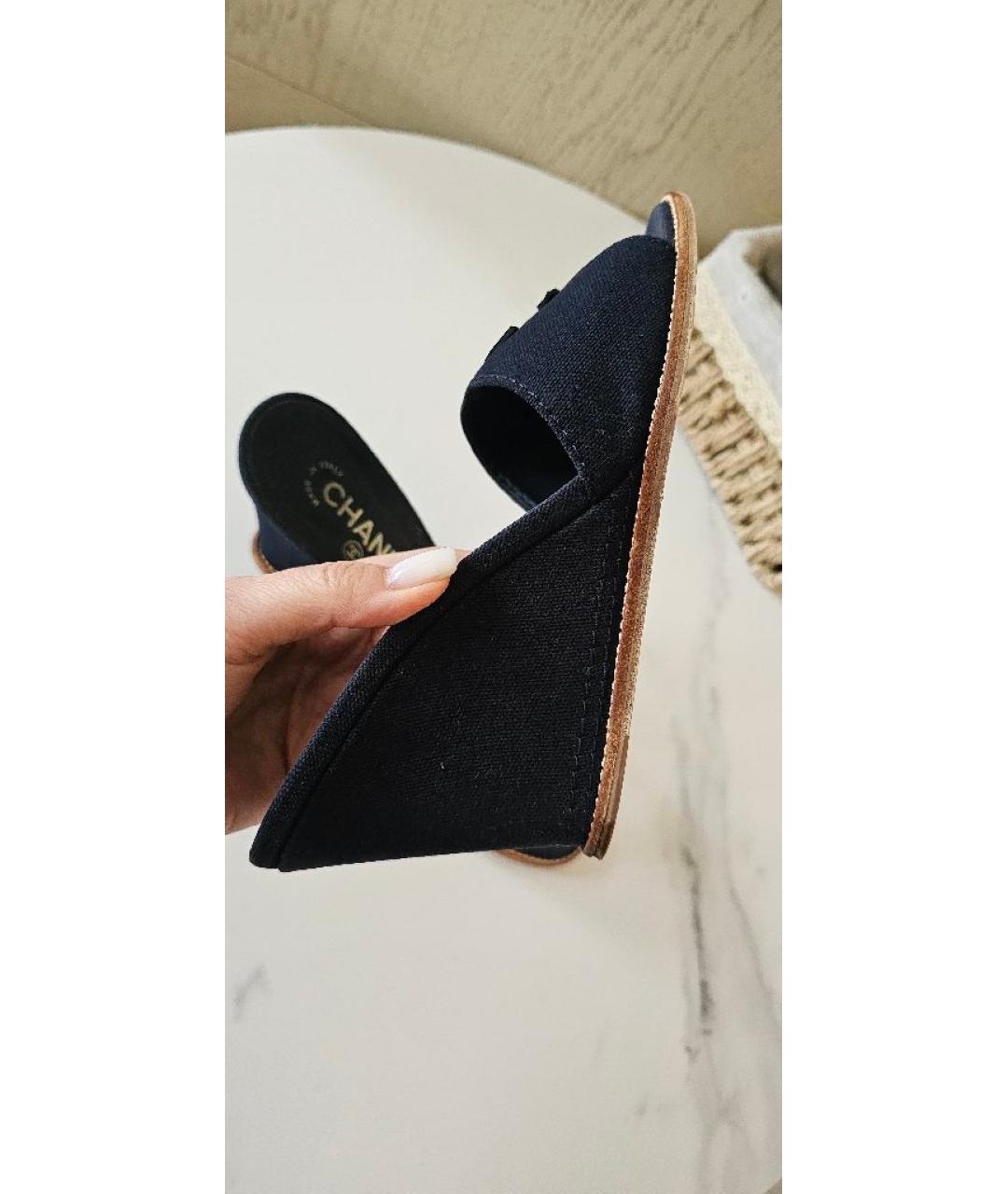 CHANEL Темно-синие текстильные мюли, фото 9