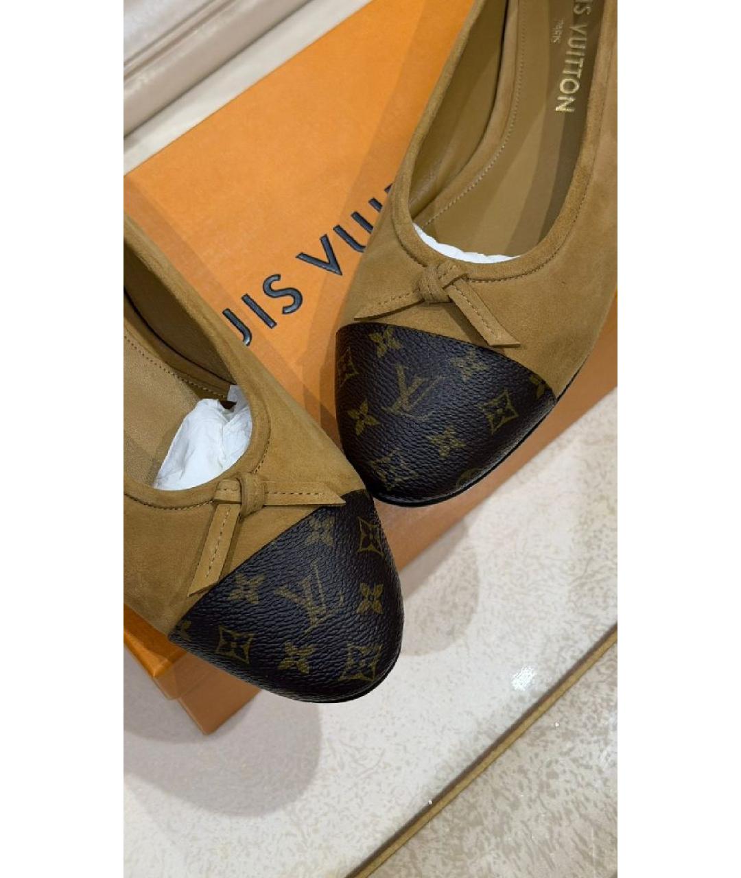 LOUIS VUITTON Бежевые замшевые балетки, фото 4