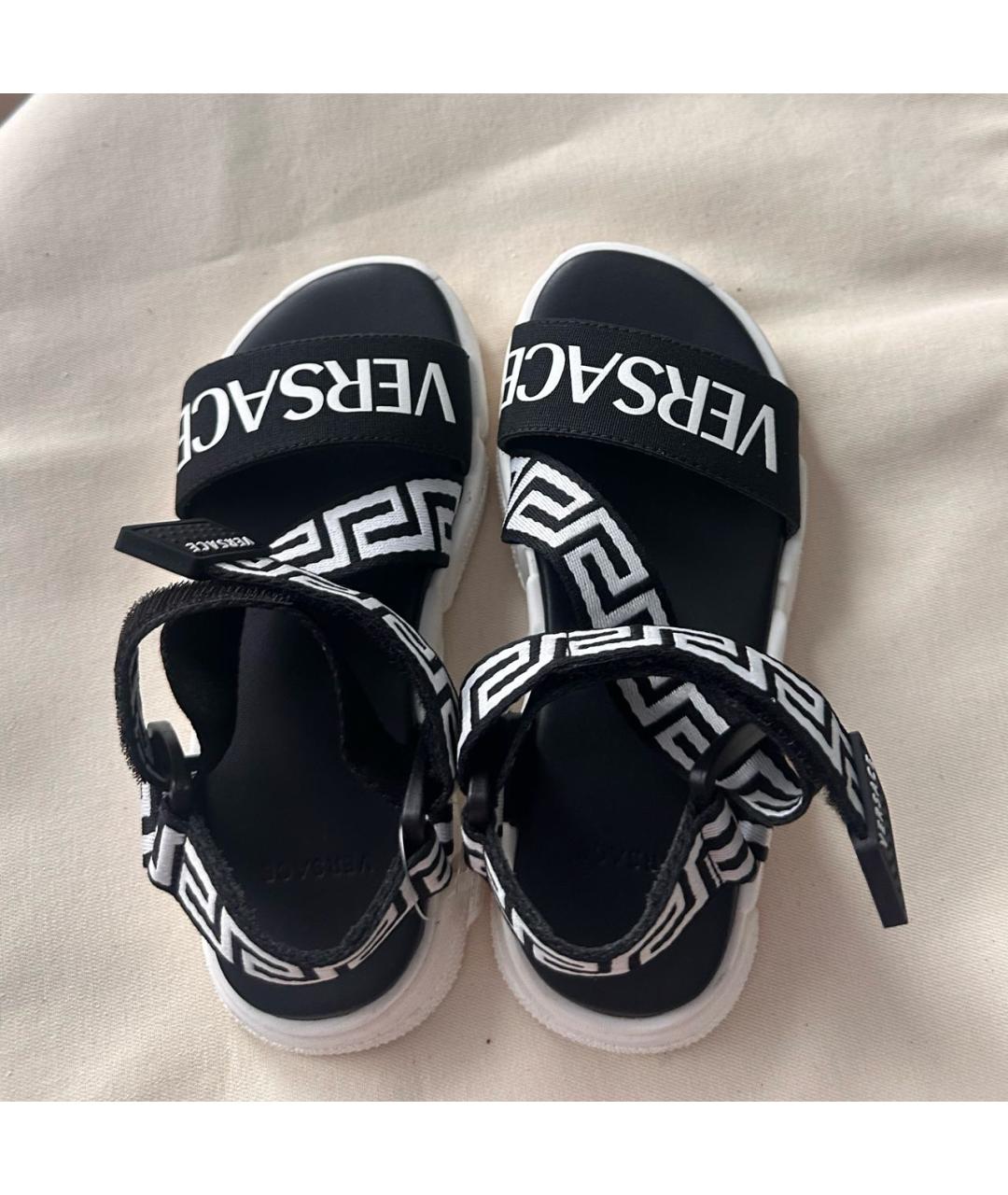 VERSACE Белые кожаные сандалии и шлепанцы, фото 3