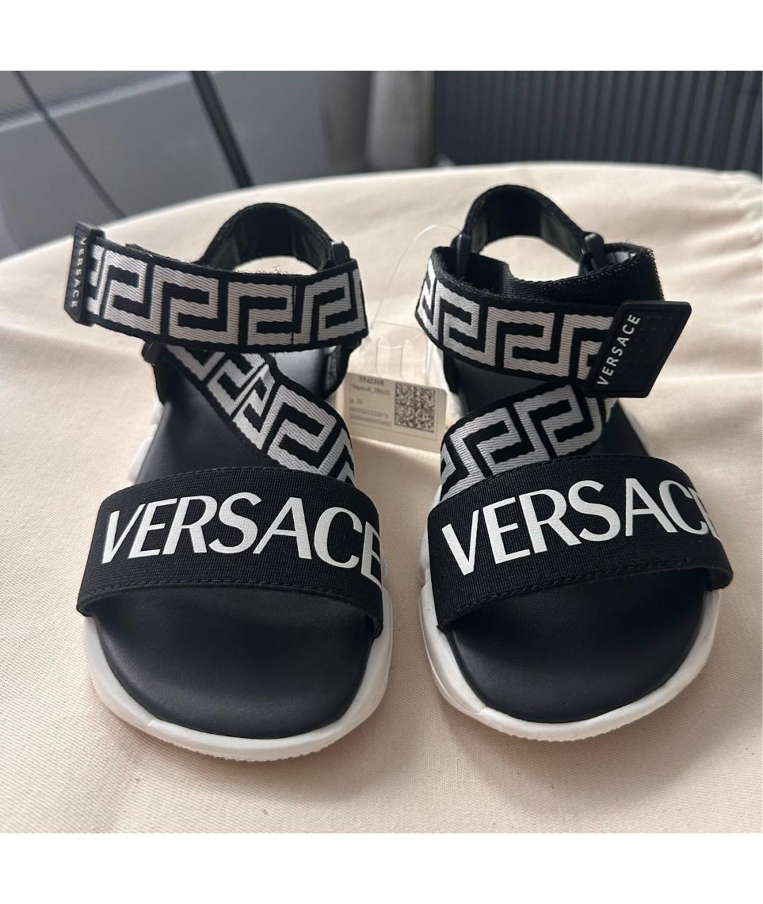 VERSACE Белые кожаные сандалии и шлепанцы, фото 2