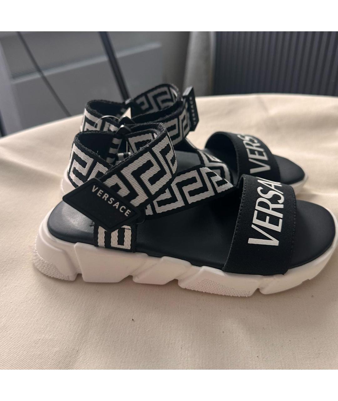 VERSACE Белые кожаные сандалии и шлепанцы, фото 6