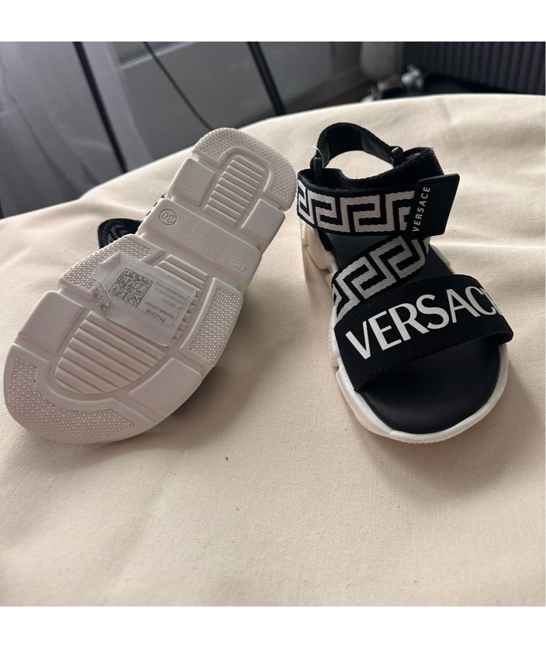 VERSACE Белые кожаные сандалии и шлепанцы, фото 5