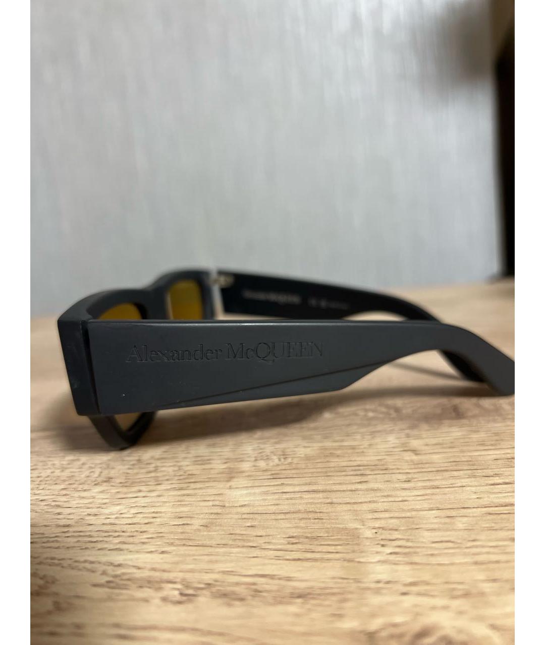 ALEXANDER MCQUEEN Серые пластиковые солнцезащитные очки, фото 2